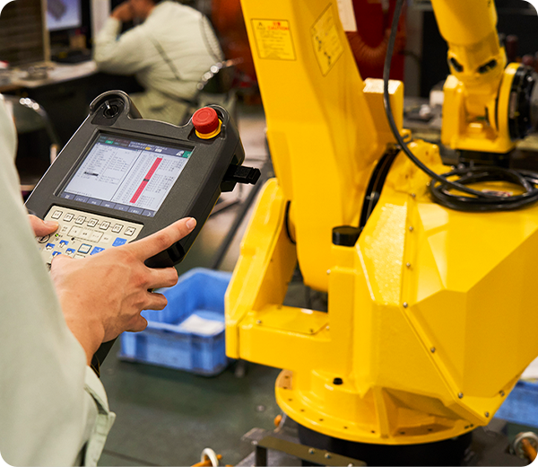 ひとを想う、ひとにやさしい、ひとが使うためのロボットを。